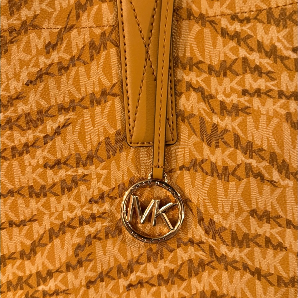 Michael Kors Gold Patterned Large Tote Bag - Picture 3 of 10